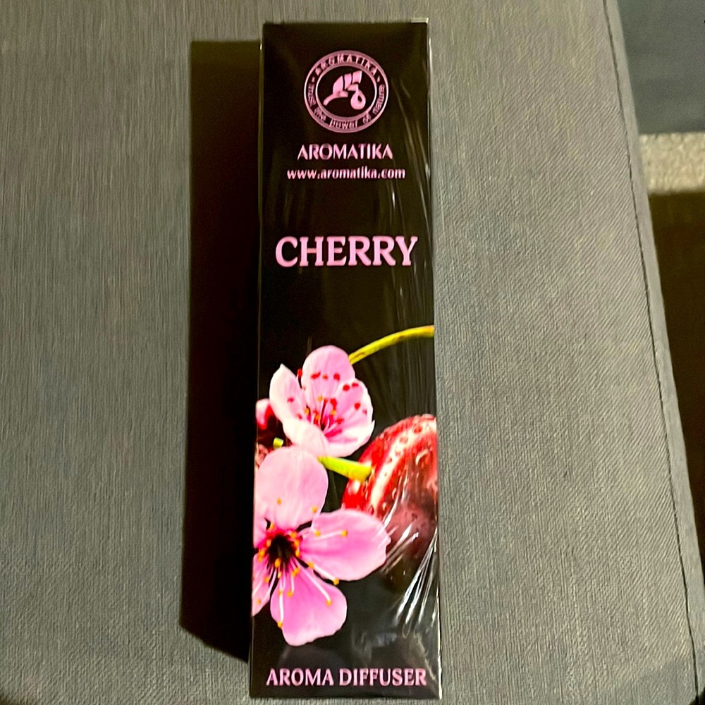 NWT Aromatika fragrance diffuser - Cherry 🍒